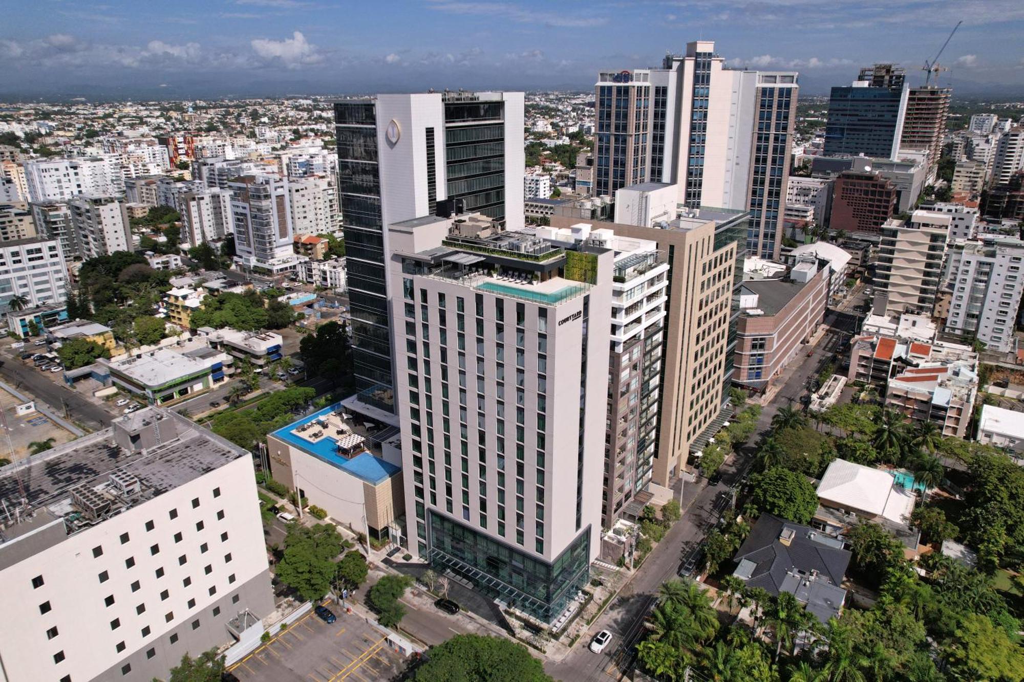 Courtyard By Marriott Santo Domingo Piantini Hotel Exterior photo