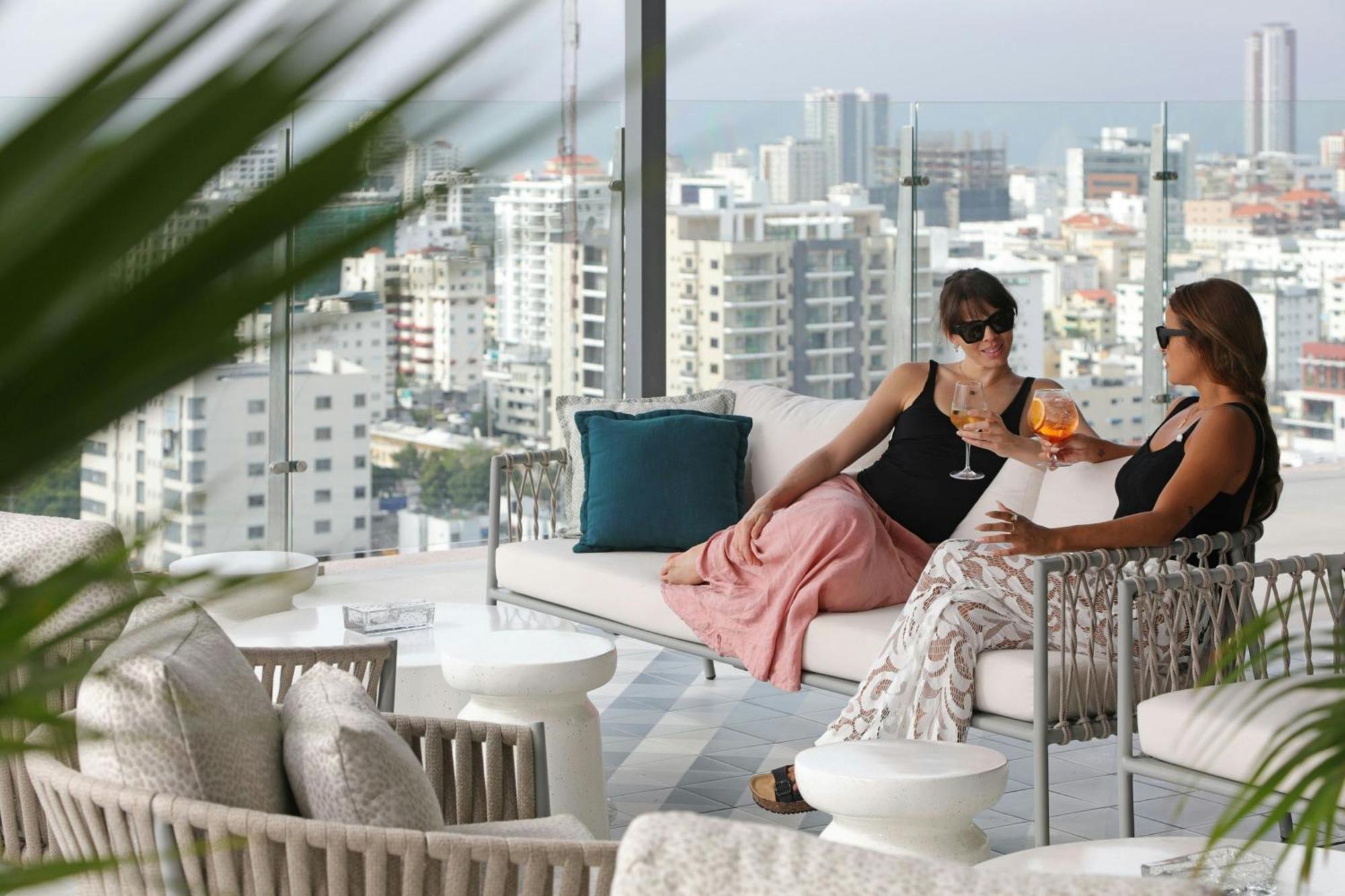 Courtyard By Marriott Santo Domingo Piantini Hotel Exterior photo